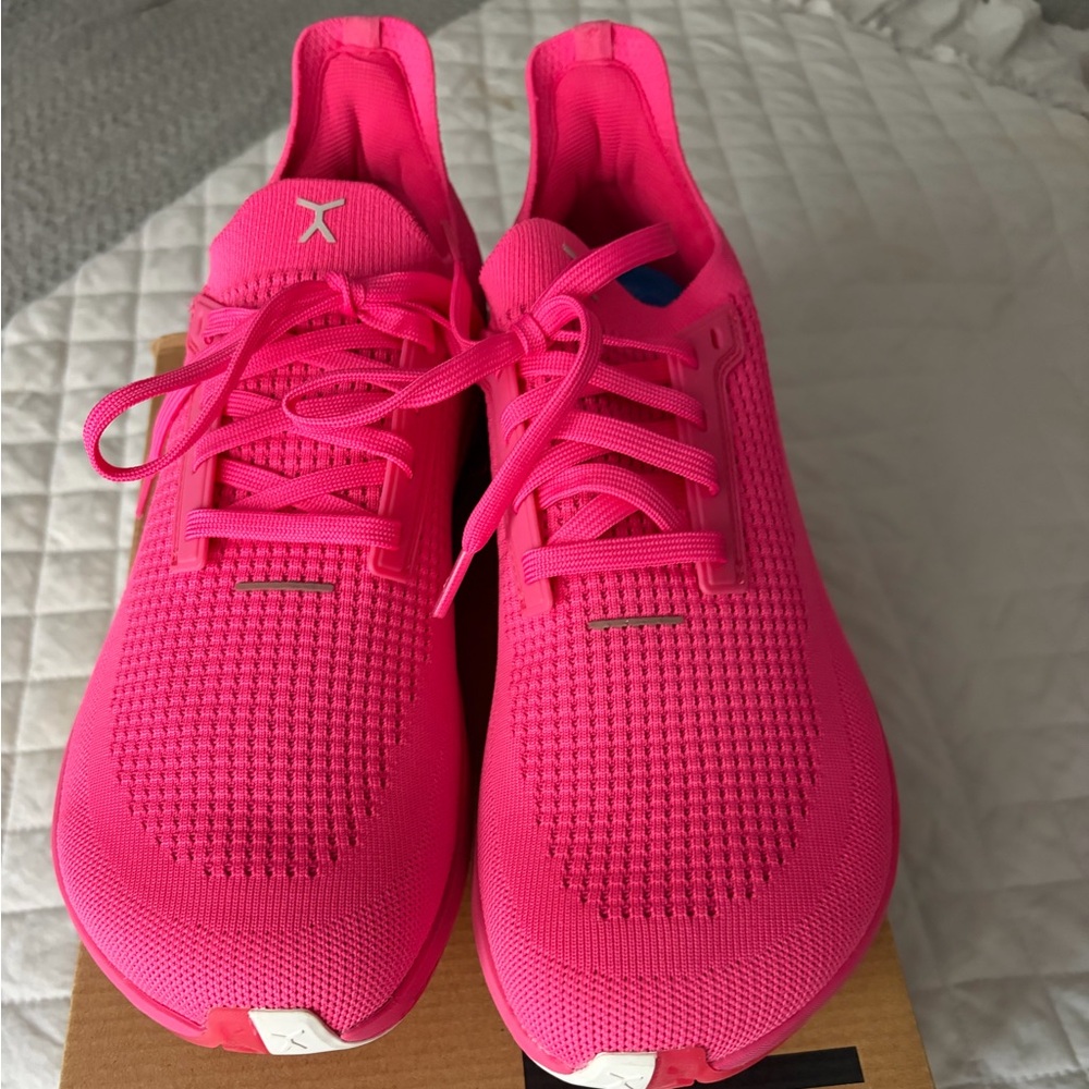 Xtep Women's Pink Sneakers